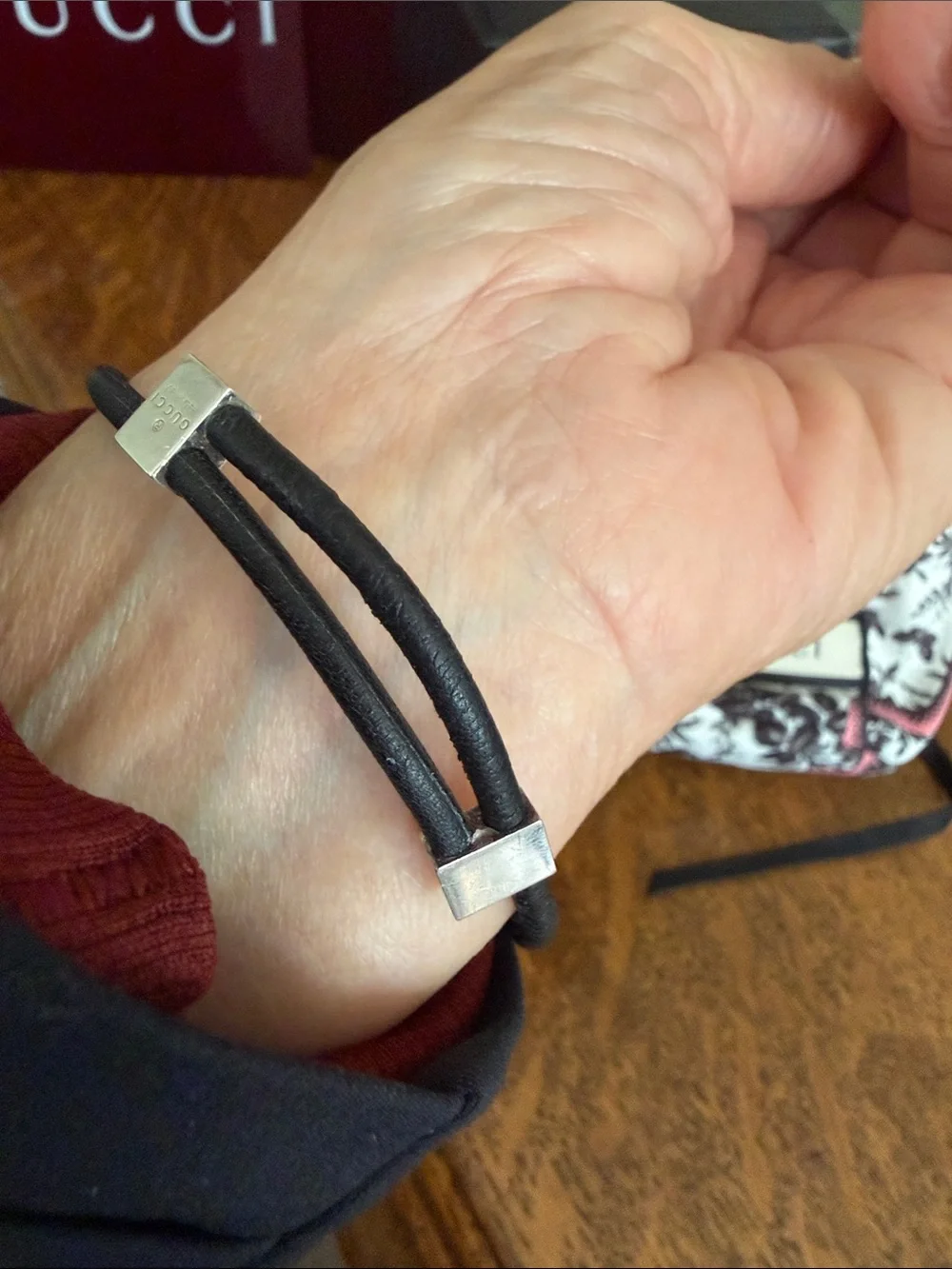 Gucci men’s/woman sterling silver and leather bracelet